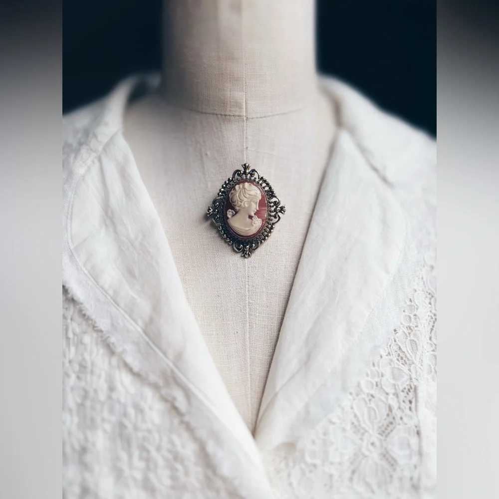 Vintage 1960s Avon Cameo Brooch Locket Gold Tone & Resin
